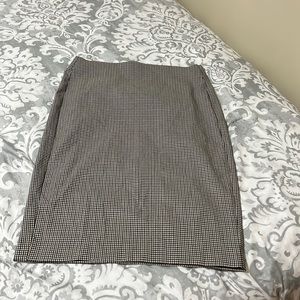 Women’s black and white pencil skirt